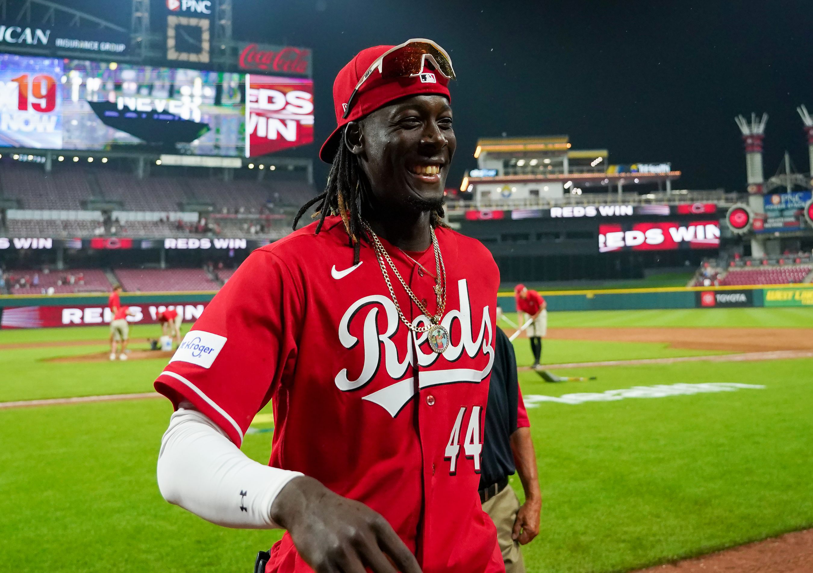 the cincinnati reds  rising star  elly de la cruz_38aba489 70ec 4158 8c03 18f73b2a7916