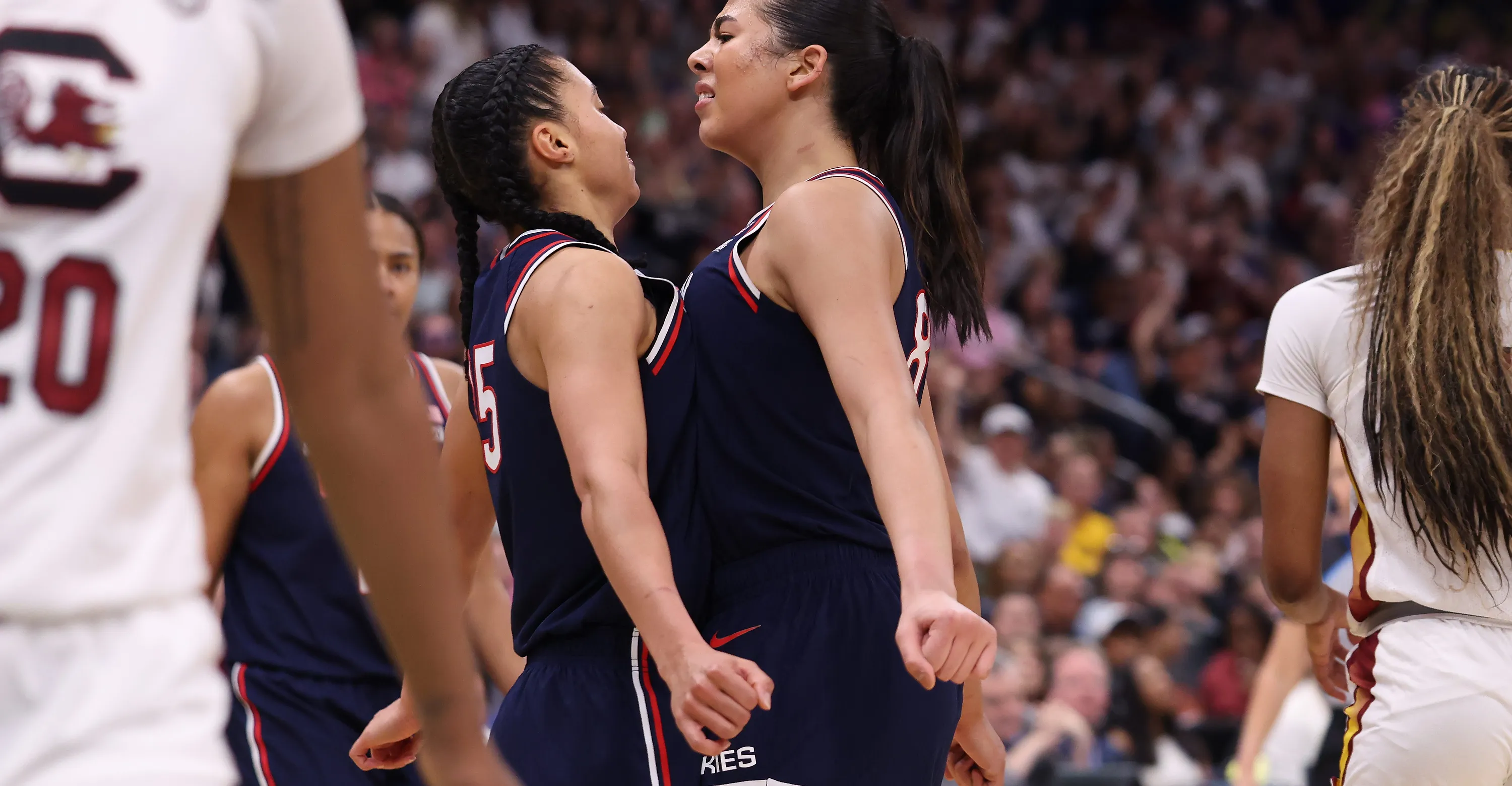 1774107015339_2025_4_5UConnHuskiesWBBSouthCarolinaGamecocksNationalChampionship153