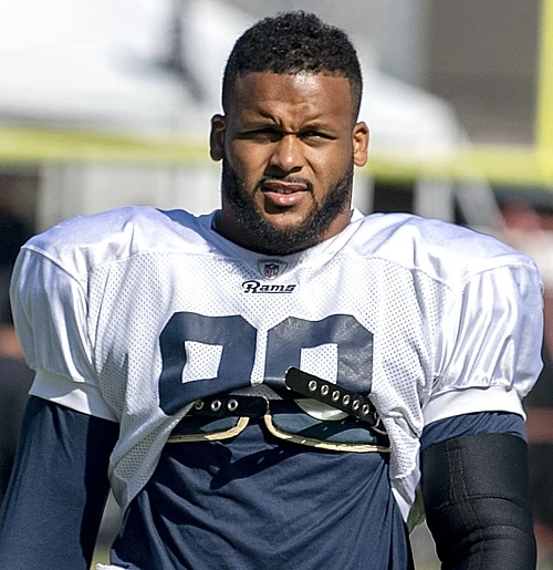 1788187680588_500px Aaron_donald_2019_ 28cropped 29