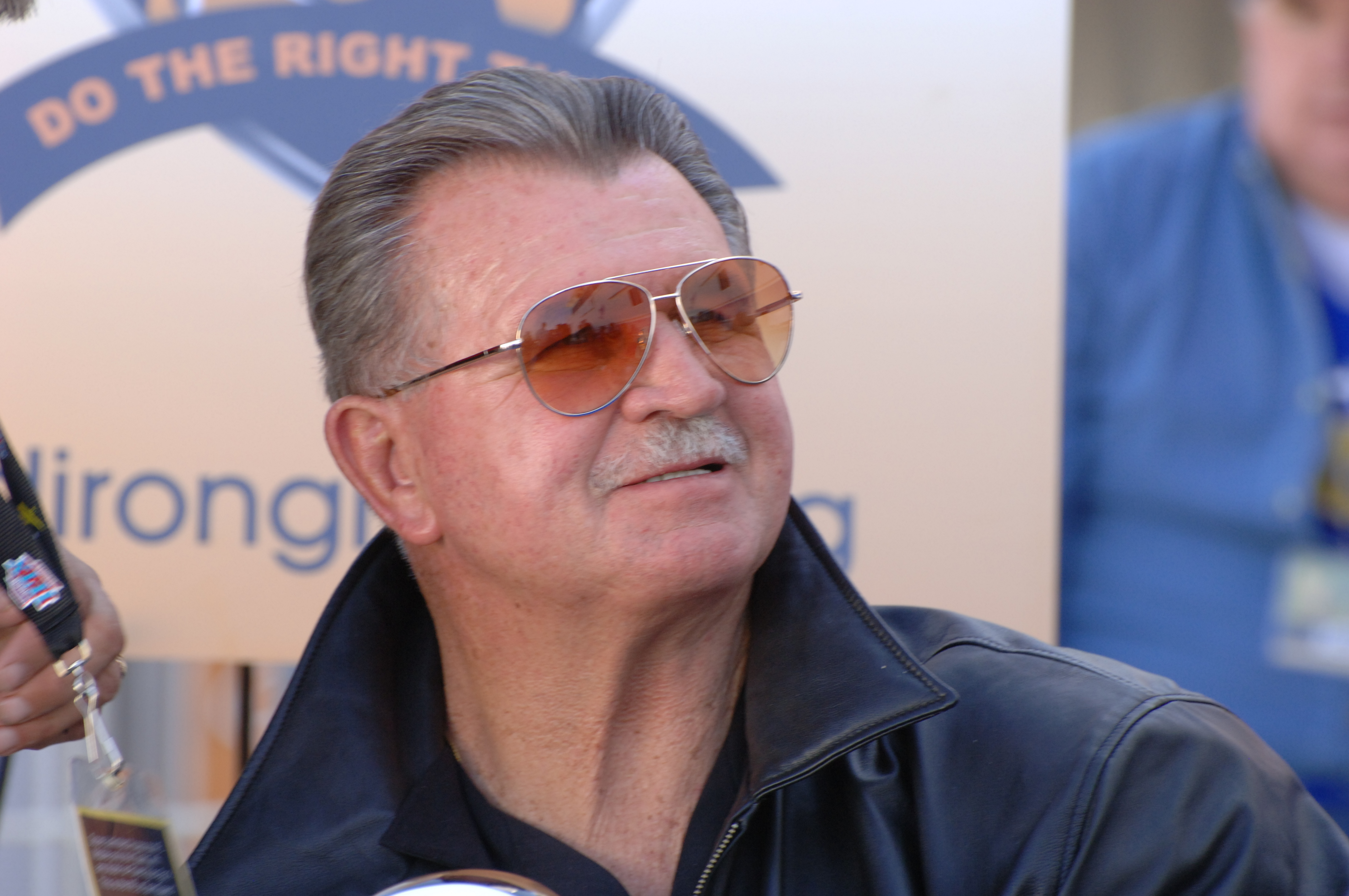 1791644764935_Mike_Ditka_2008_NFL_Experience_48 DPA 02_01_02_08